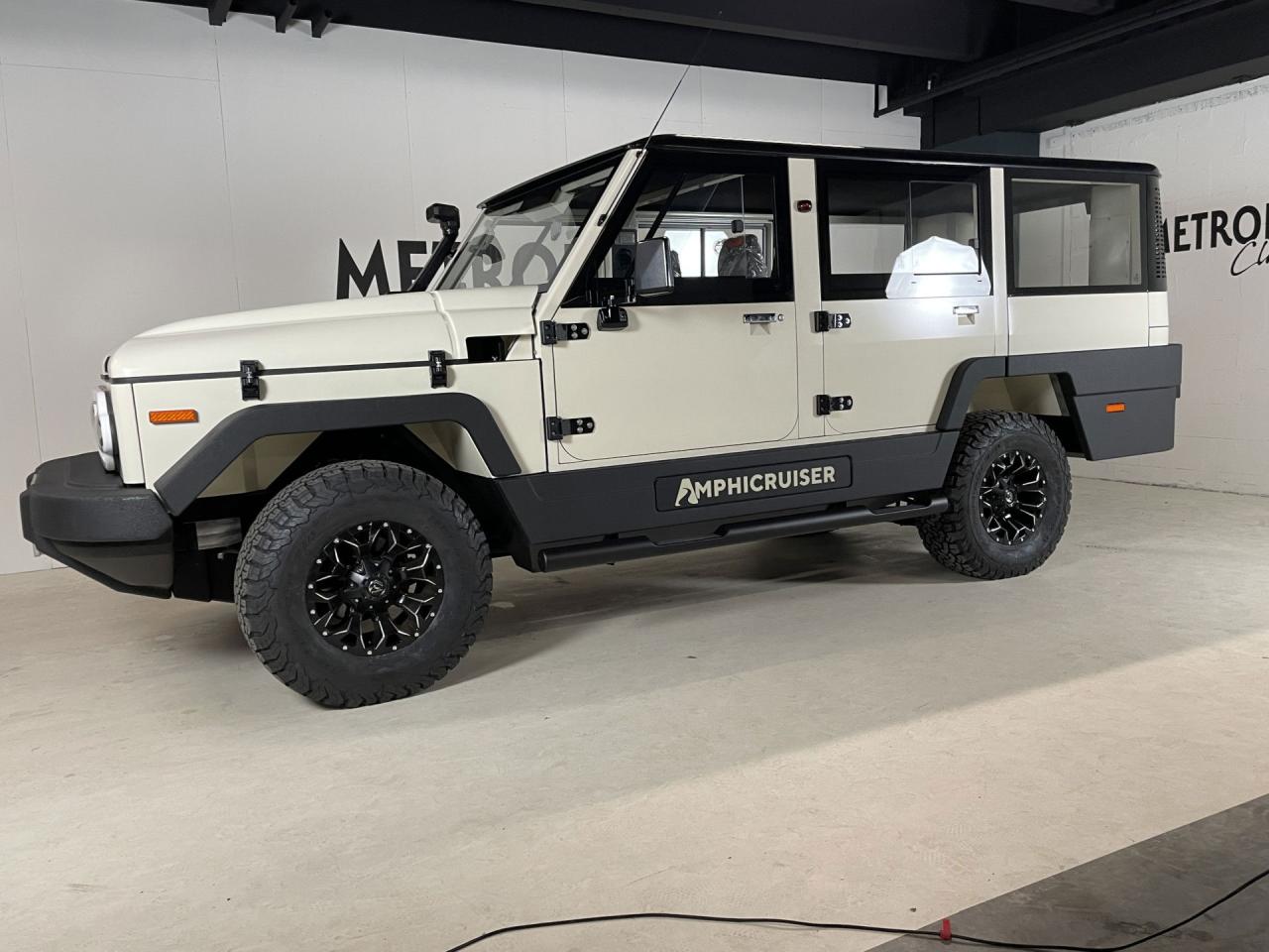 2023 Toyota amphicruser