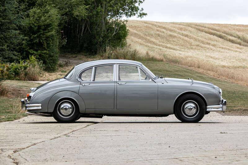 1967 Daimler 250 V8