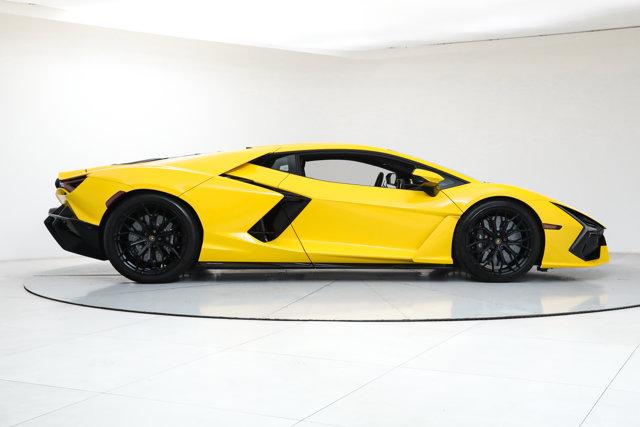 2024 Lamborghini Revuelto