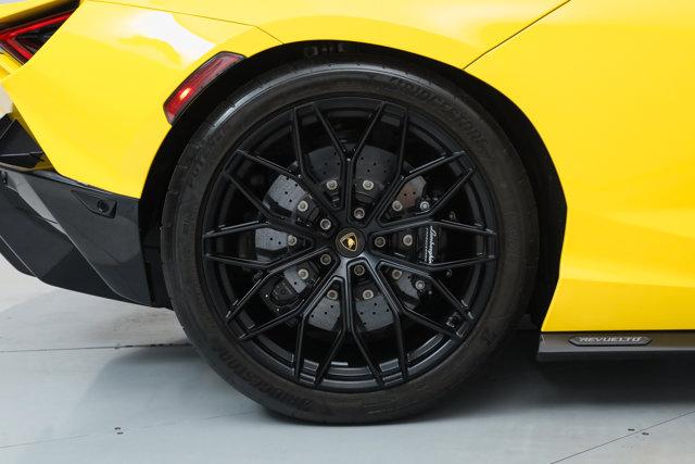 2024 Lamborghini Revuelto