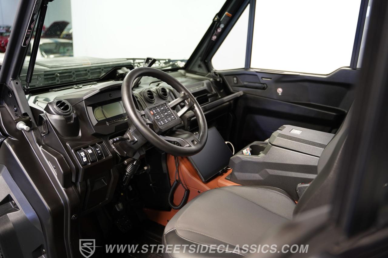 2025 Can Am Defender MAX Limited Lone Star HD10