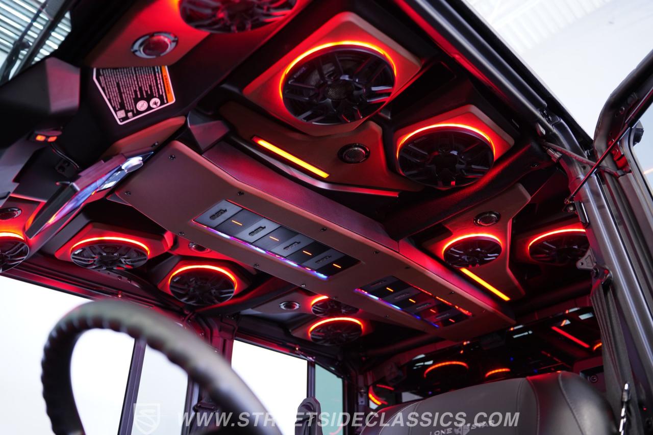 2025 Can Am Defender MAX Limited Lone Star HD10