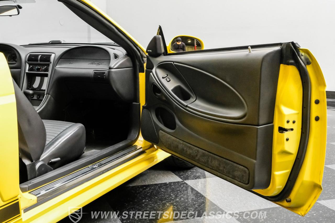 2003 Ford Mustang Mach 1