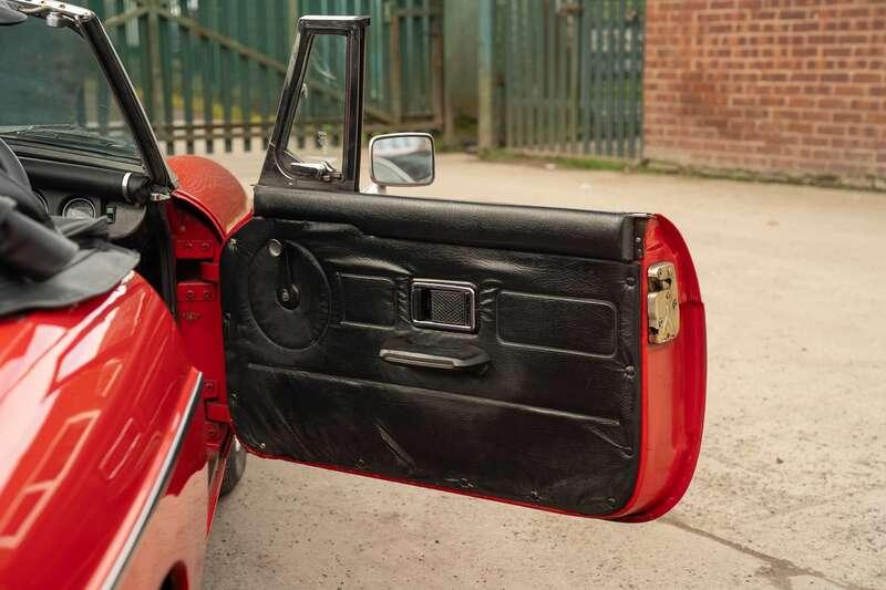 1976 MG B Roadster