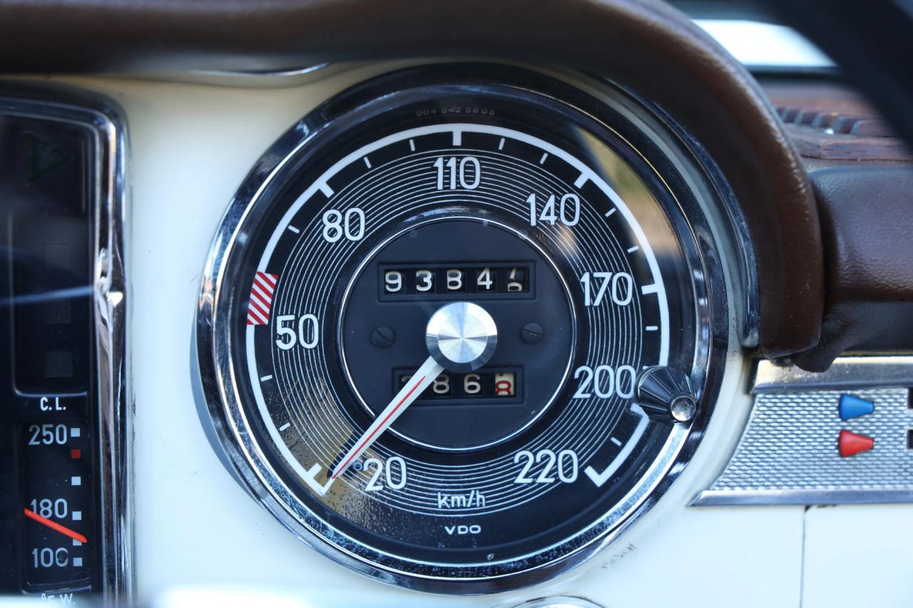 1967 Mercedes - Benz Mercedes Benz 250 SL Pagode