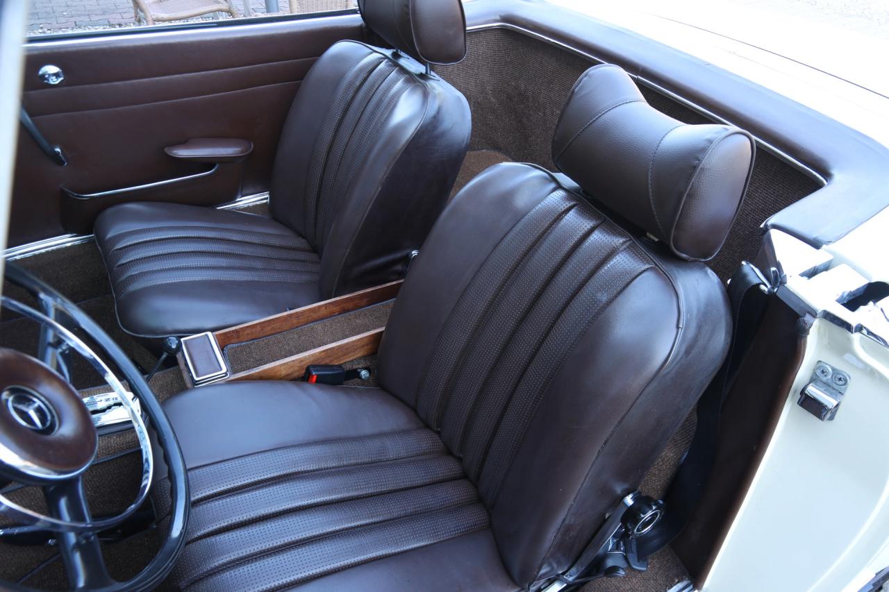 1967 Mercedes - Benz Mercedes Benz 250 SL Pagode