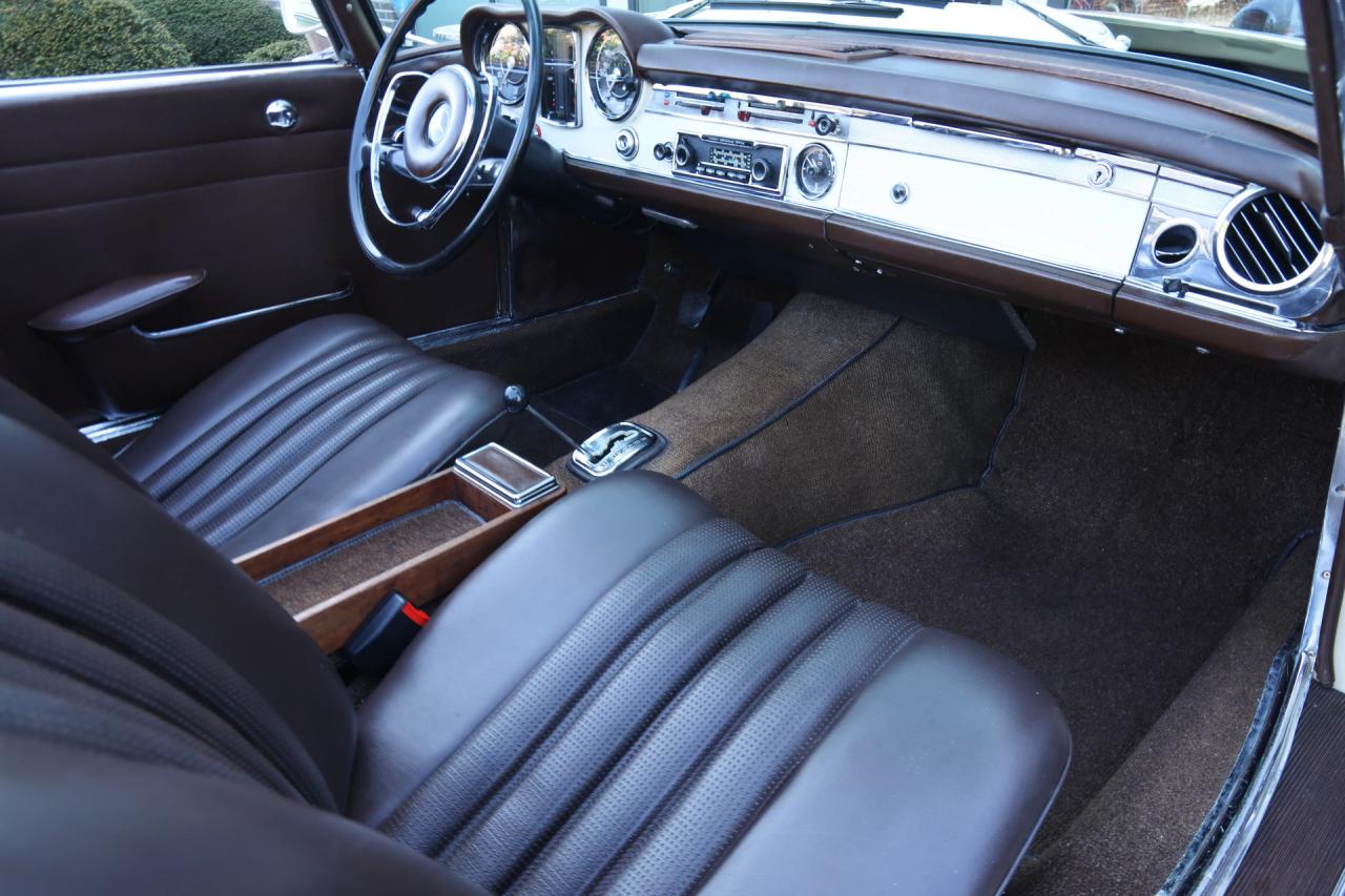 1967 Mercedes - Benz Mercedes Benz 250 SL Pagode