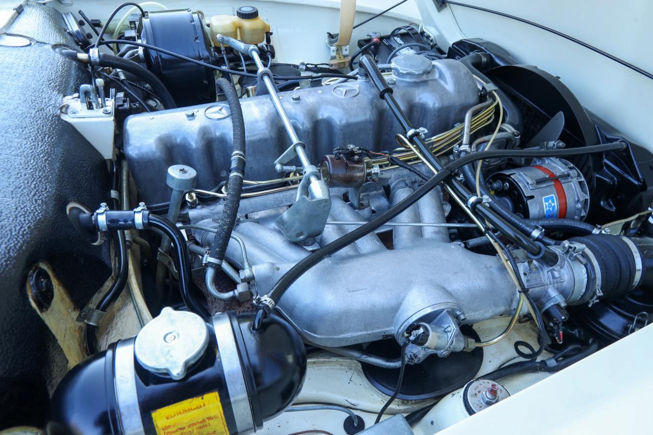 1967 Mercedes - Benz Mercedes Benz 250 SL Pagode
