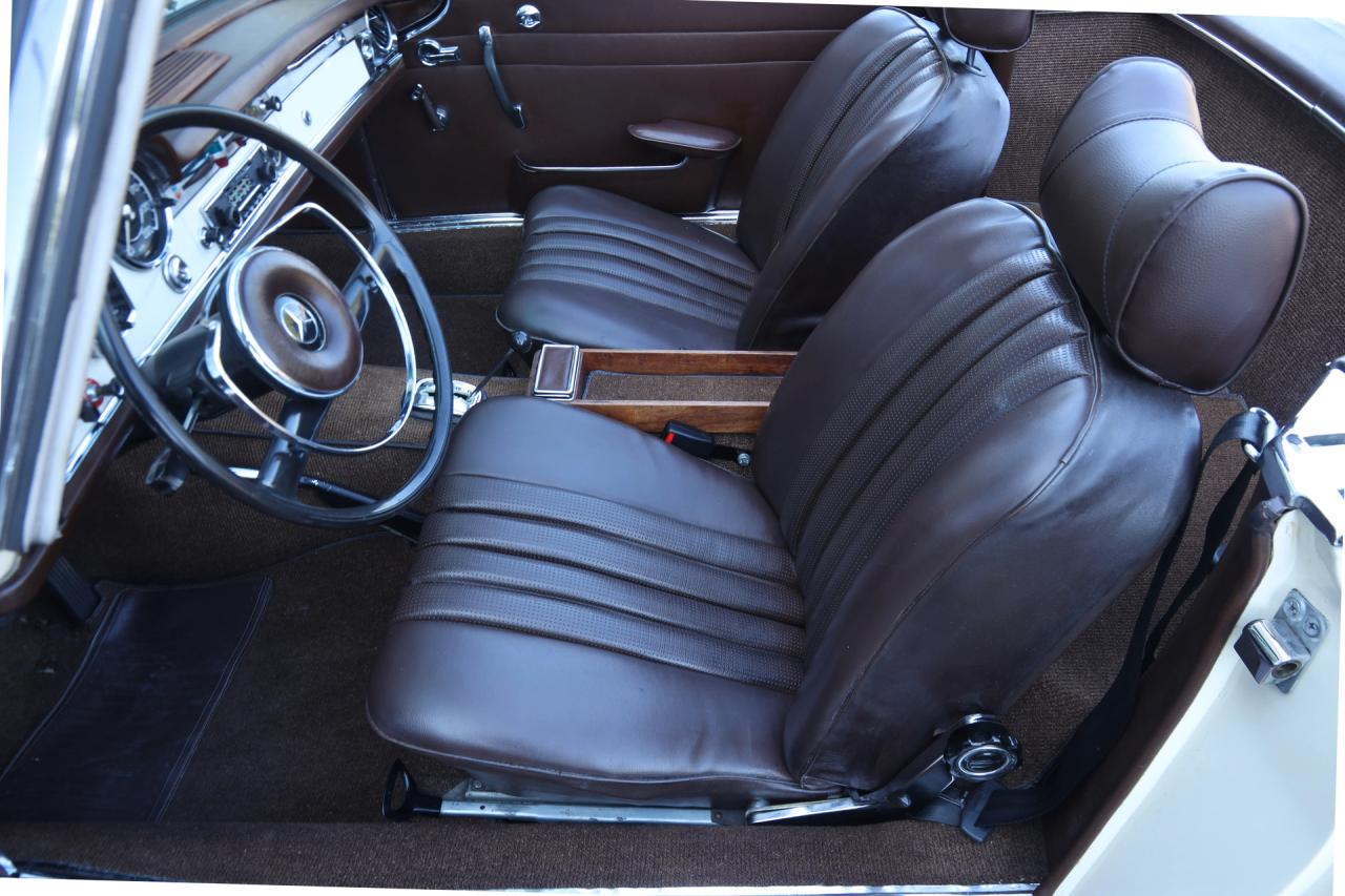 1967 Mercedes - Benz Mercedes Benz 250 SL Pagode