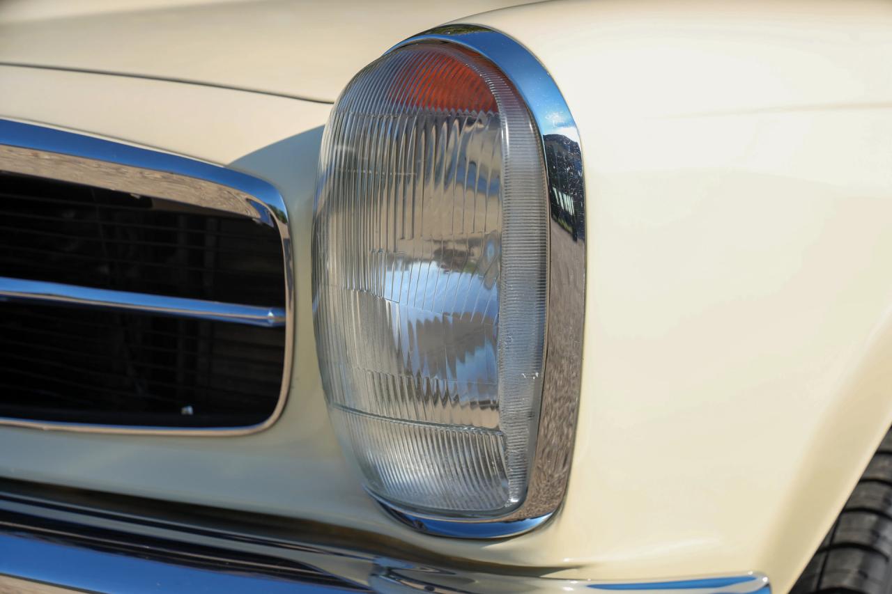1967 Mercedes - Benz Mercedes Benz 250 SL Pagode