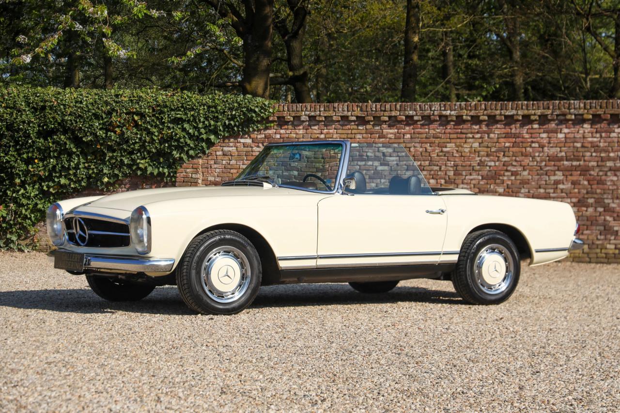 1967 Mercedes - Benz Mercedes Benz 250 SL Pagode