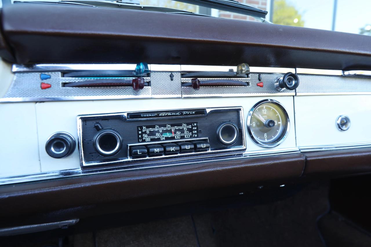 1967 Mercedes - Benz Mercedes Benz 250 SL Pagode