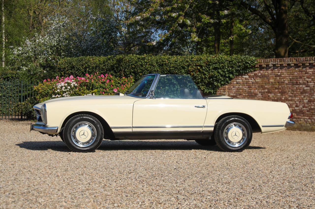 1967 Mercedes - Benz Mercedes Benz 250 SL Pagode