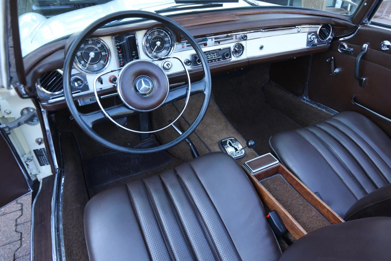 1967 Mercedes - Benz Mercedes Benz 250 SL Pagode