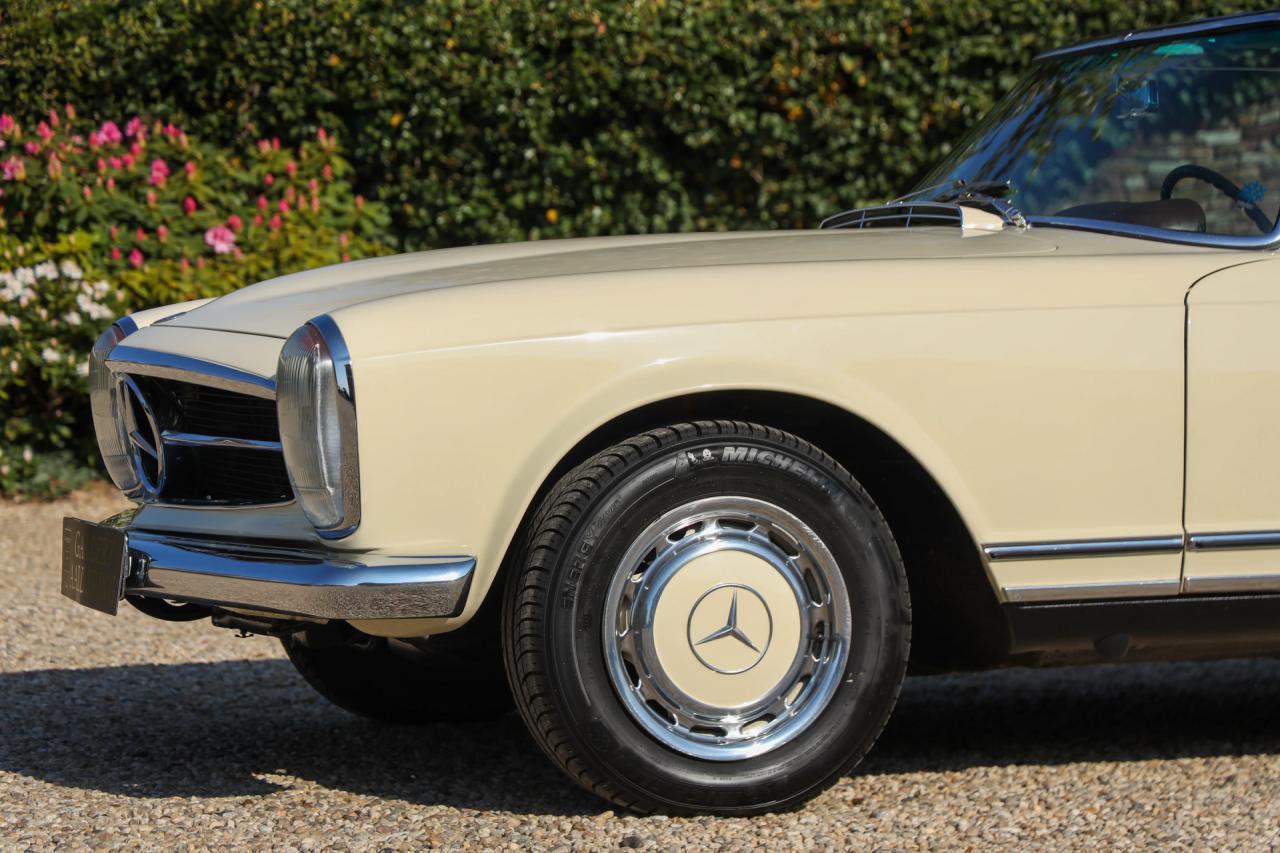 1967 Mercedes - Benz Mercedes Benz 250 SL Pagode