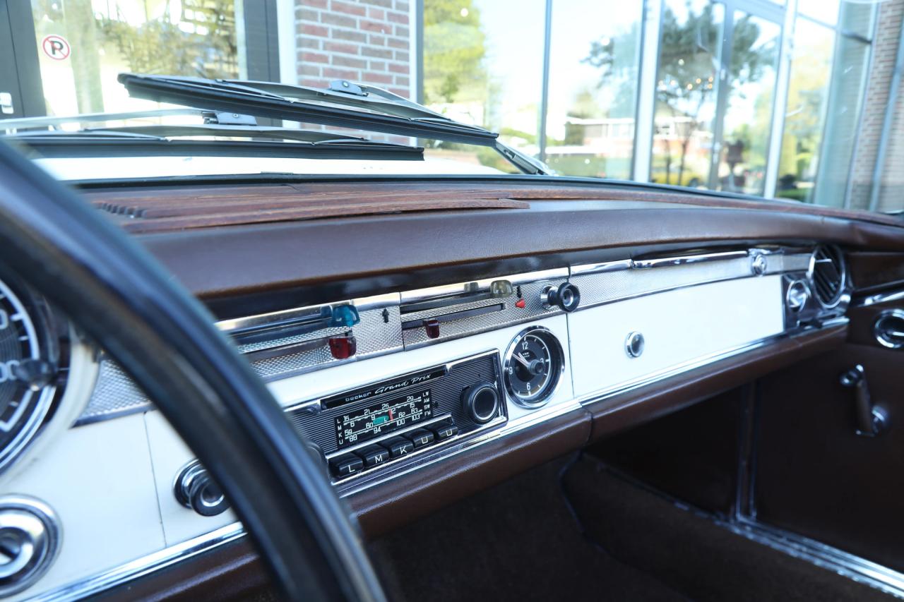 1967 Mercedes - Benz Mercedes Benz 250 SL Pagode