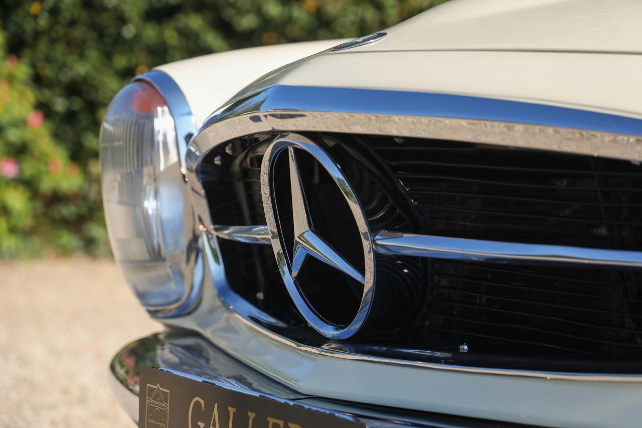 1967 Mercedes - Benz Mercedes Benz 250 SL Pagode