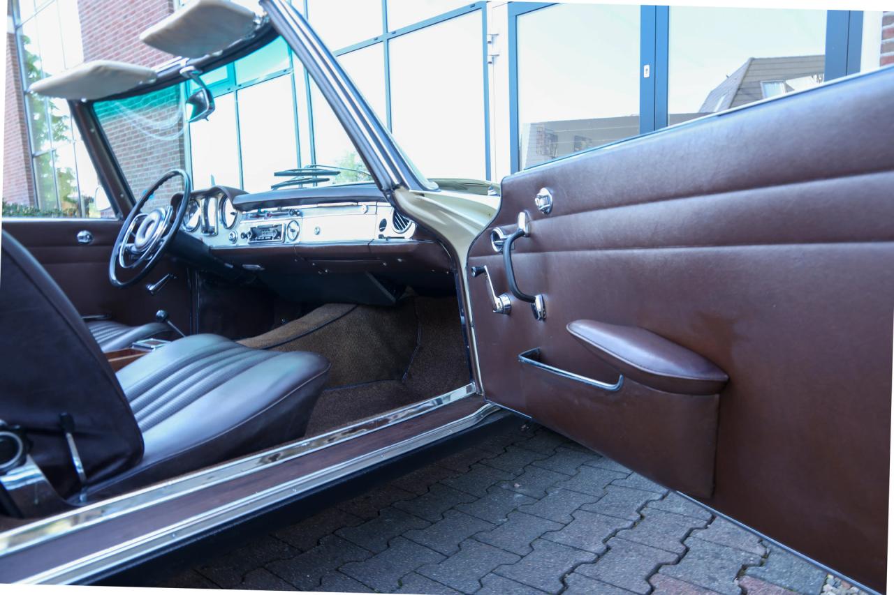 1967 Mercedes - Benz Mercedes Benz 250 SL Pagode