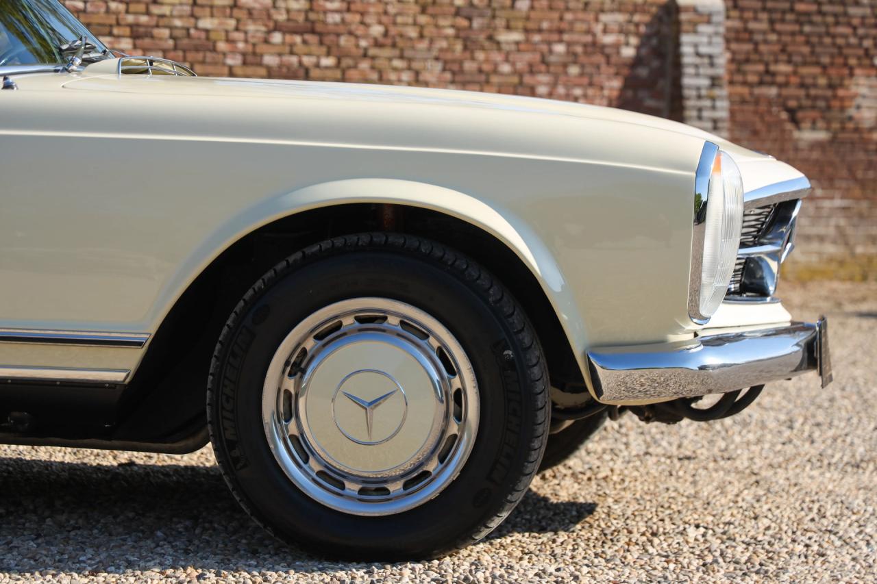 1967 Mercedes - Benz Mercedes Benz 250 SL Pagode