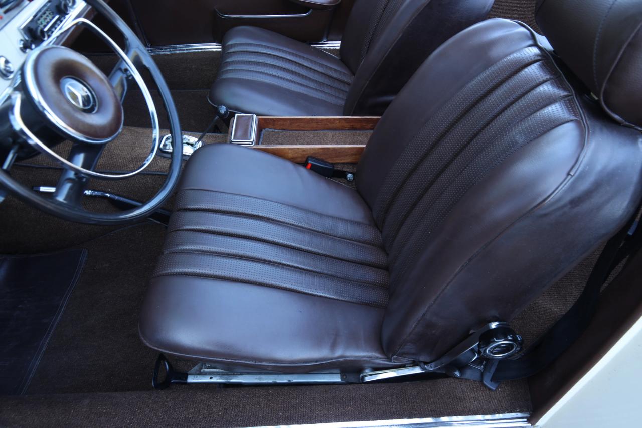 1967 Mercedes - Benz Mercedes Benz 250 SL Pagode