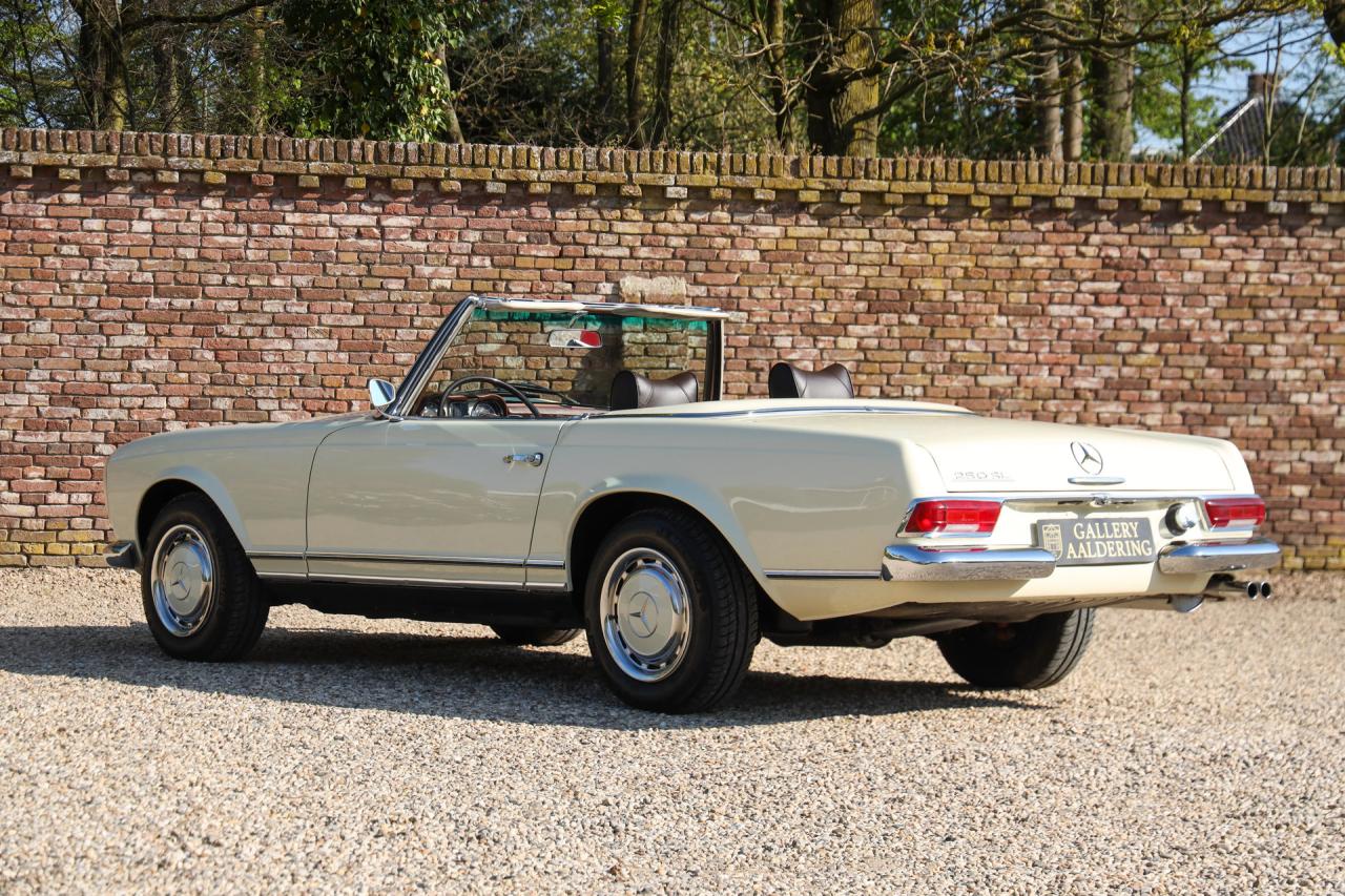 1967 Mercedes - Benz Mercedes Benz 250 SL Pagode