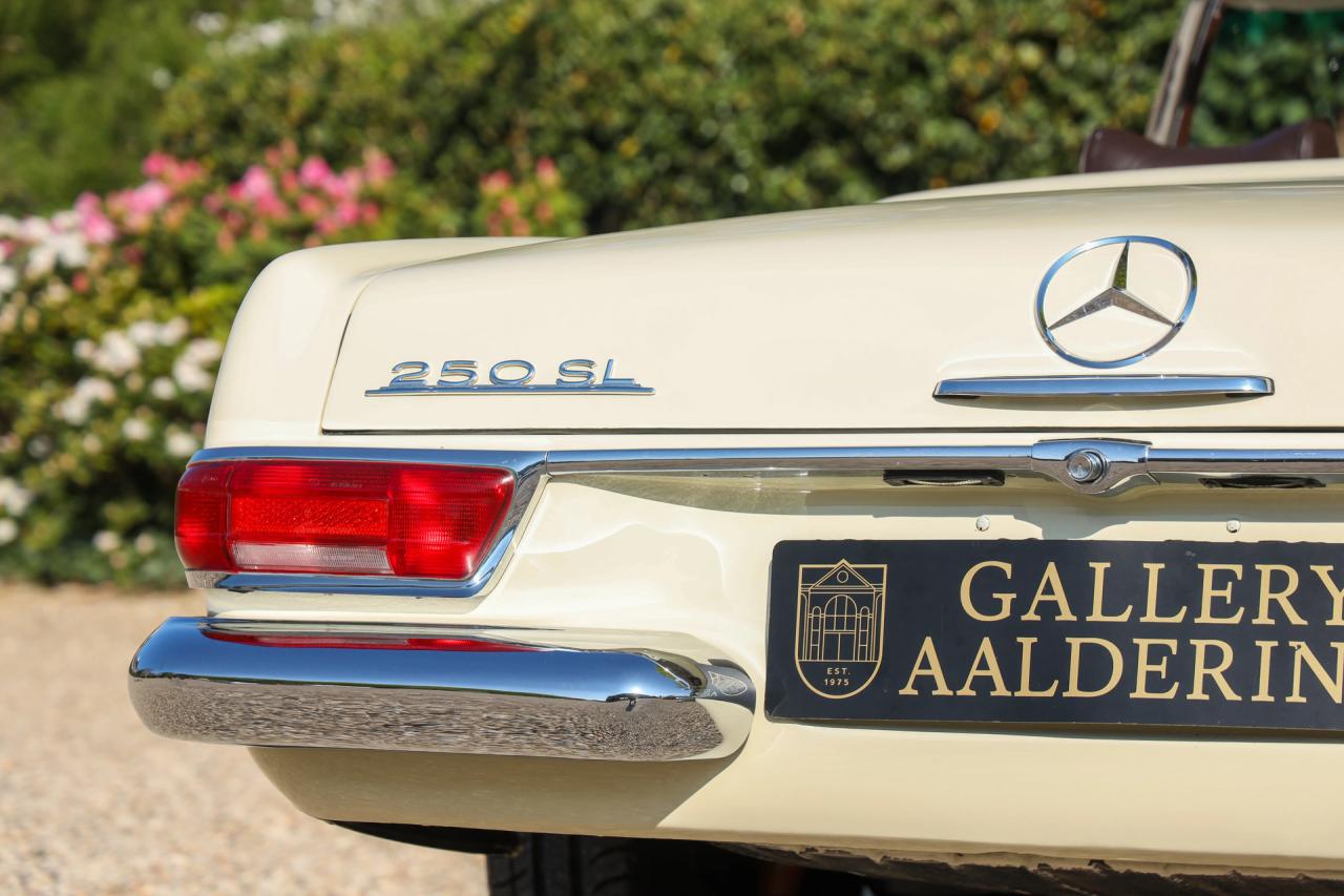 1967 Mercedes - Benz Mercedes Benz 250 SL Pagode