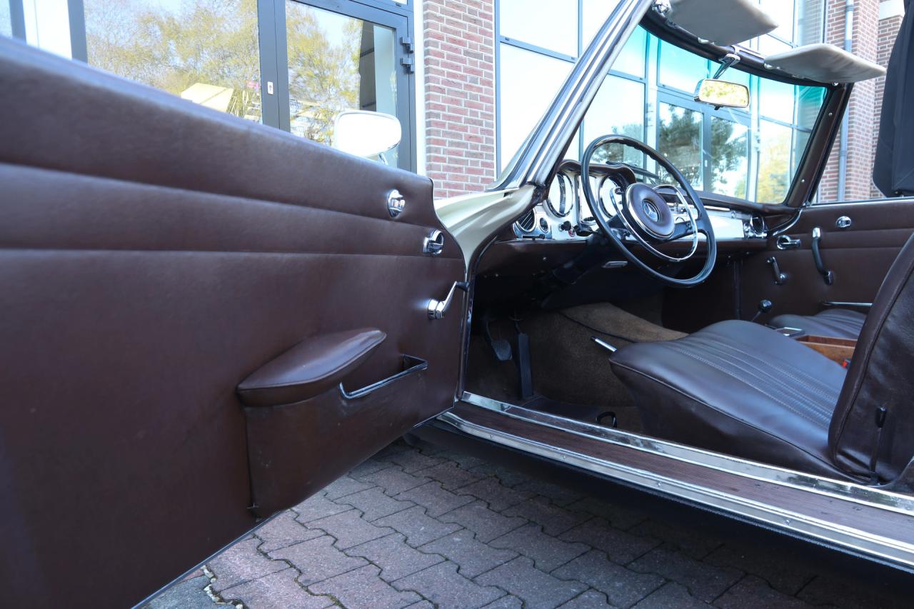 1967 Mercedes - Benz Mercedes Benz 250 SL Pagode
