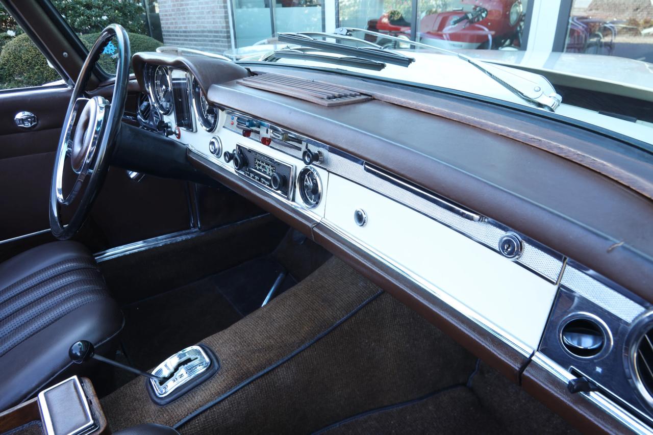 1967 Mercedes - Benz Mercedes Benz 250 SL Pagode