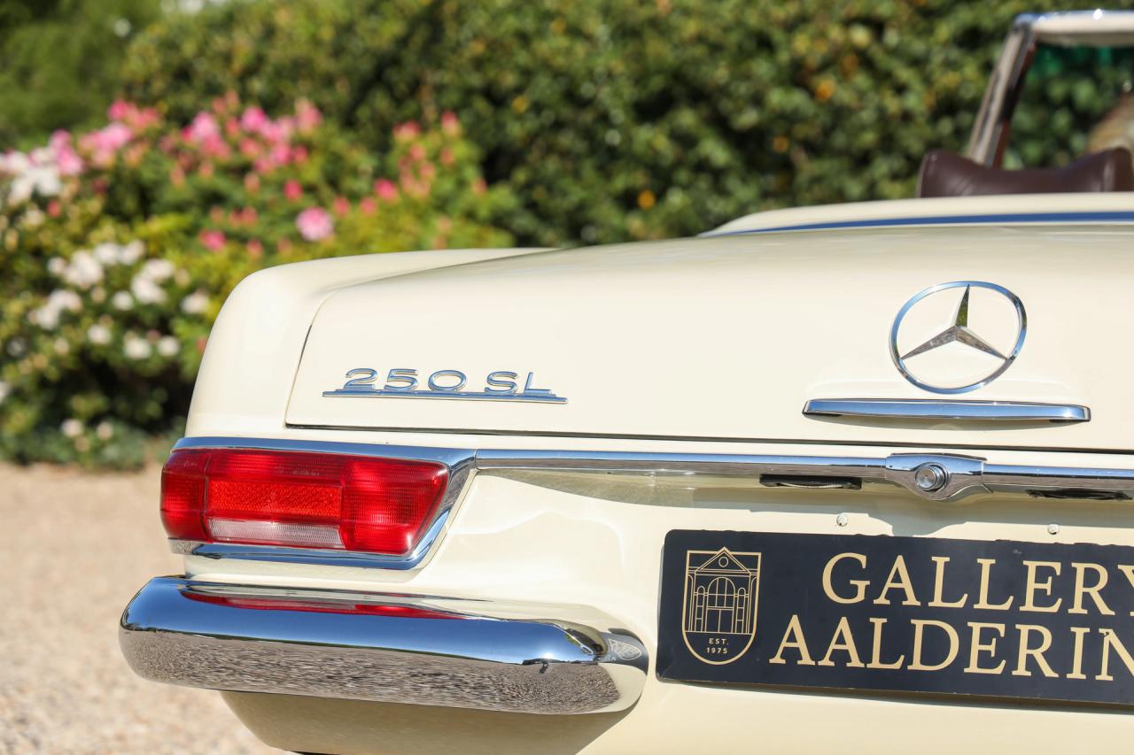 1967 Mercedes - Benz Mercedes Benz 250 SL Pagode