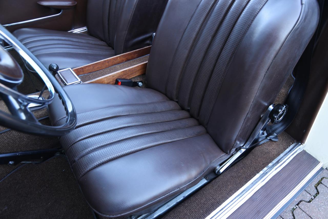 1967 Mercedes - Benz Mercedes Benz 250 SL Pagode
