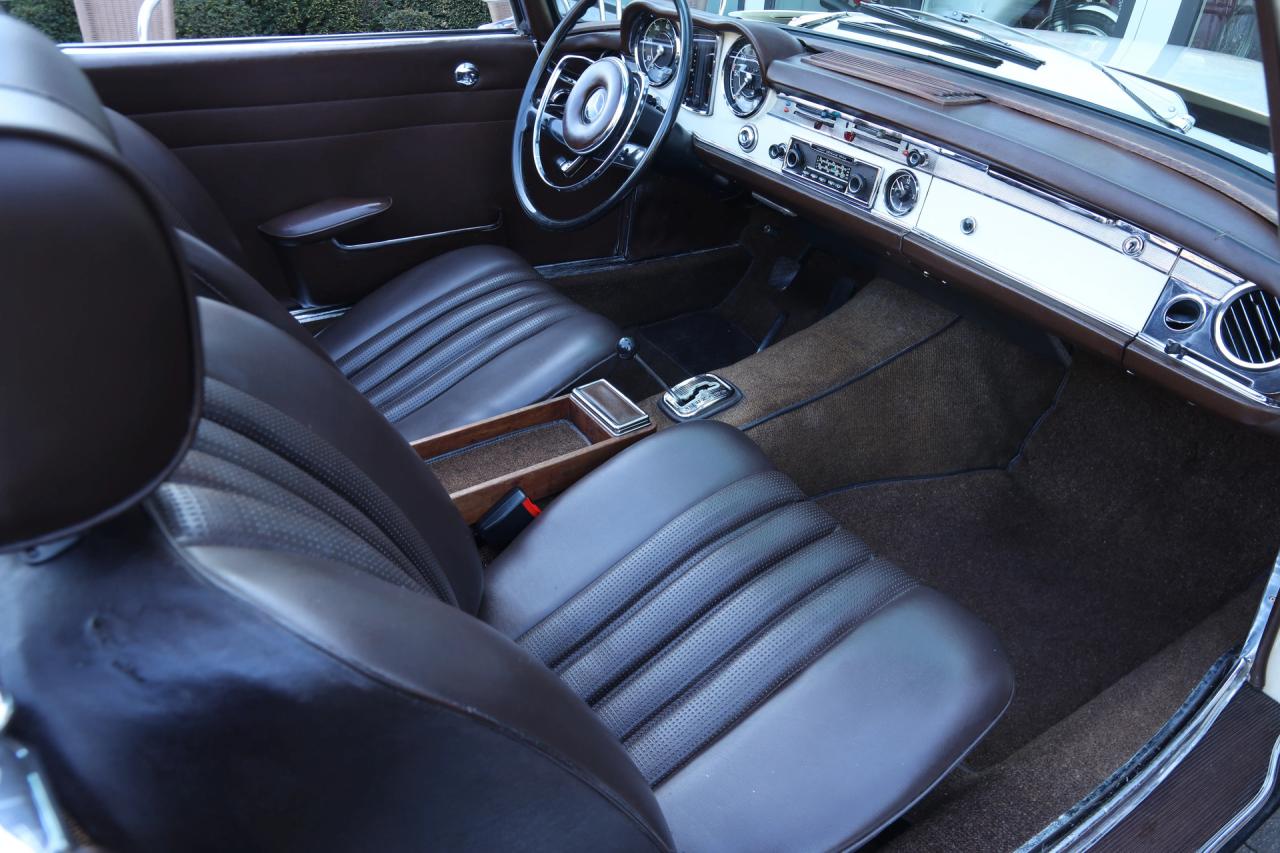 1967 Mercedes - Benz Mercedes Benz 250 SL Pagode