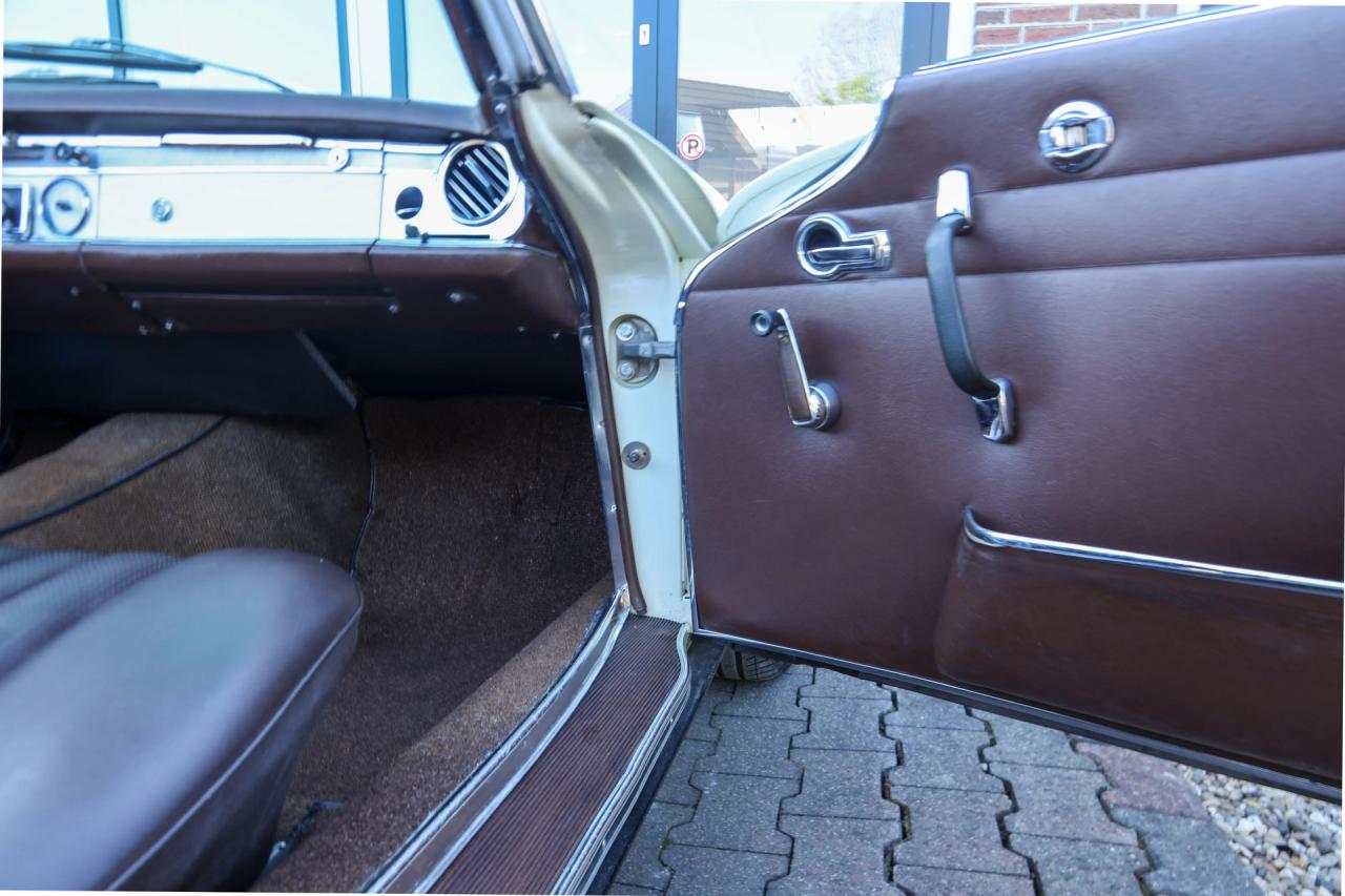 1967 Mercedes - Benz Mercedes Benz 250 SL Pagode