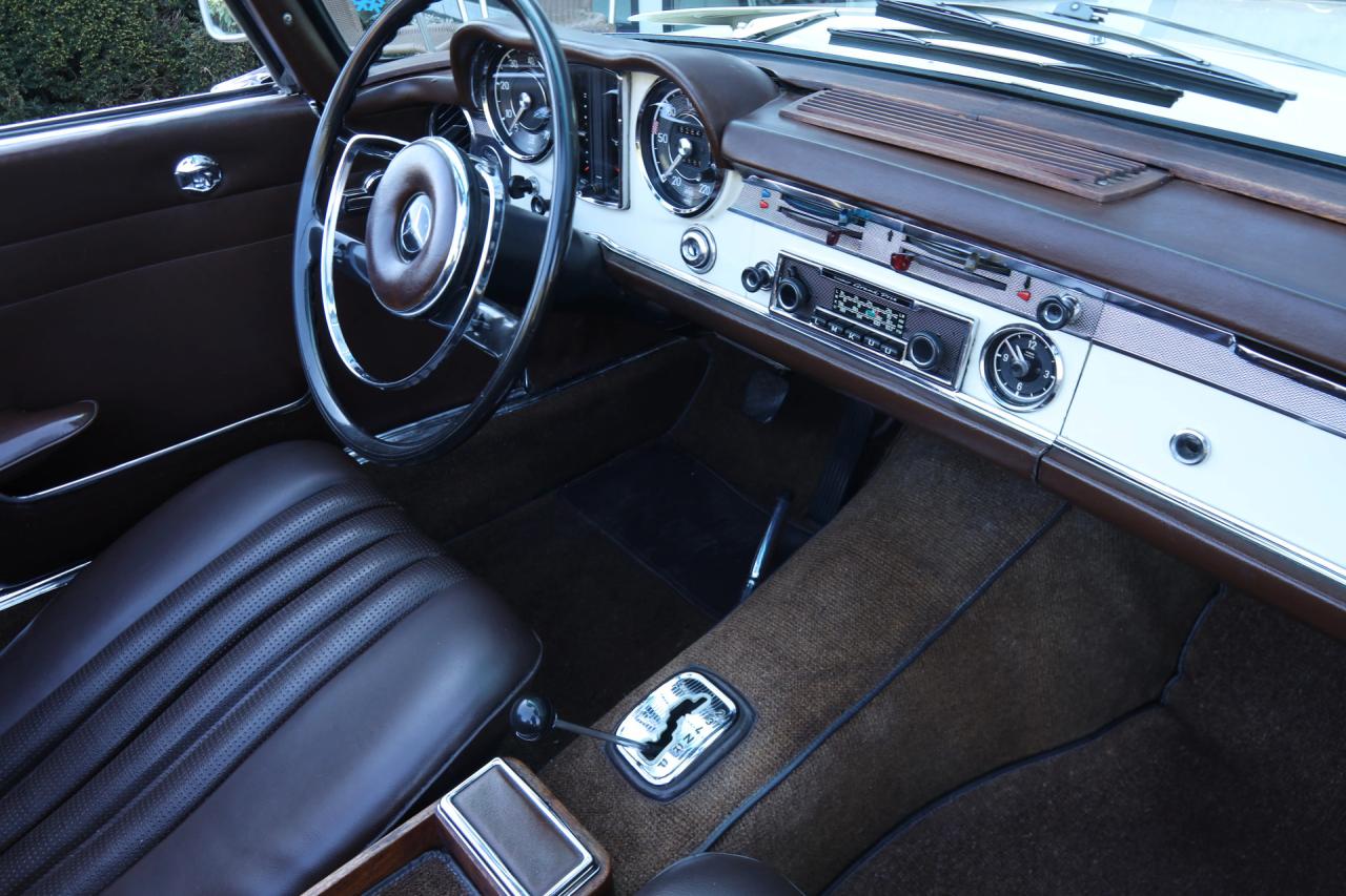 1967 Mercedes - Benz Mercedes Benz 250 SL Pagode