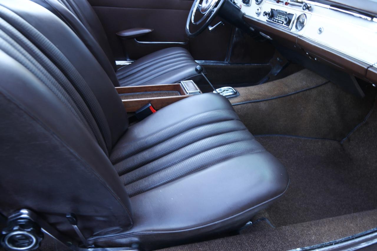 1967 Mercedes - Benz Mercedes Benz 250 SL Pagode
