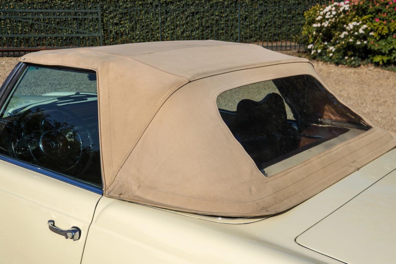 1967 Mercedes - Benz Mercedes Benz 250 SL Pagode