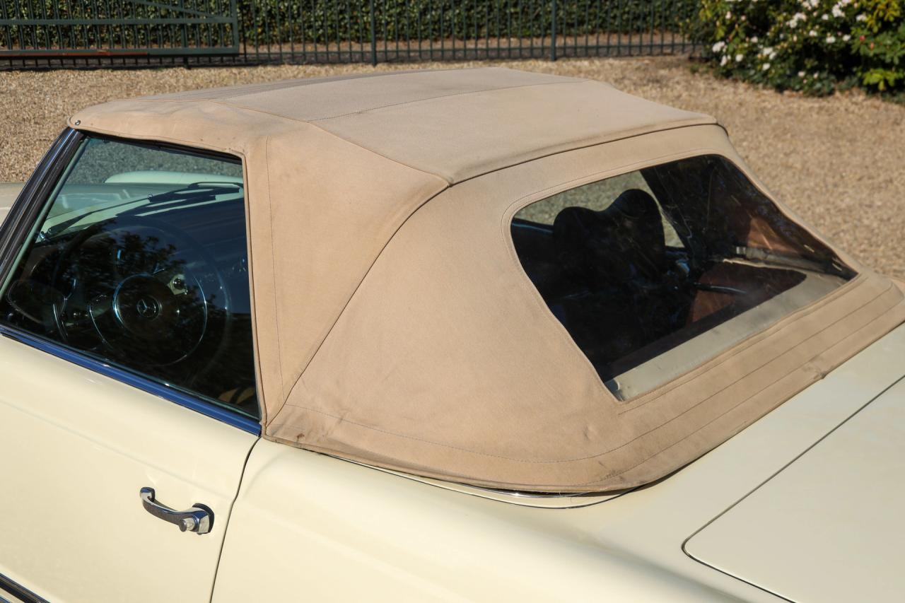 1967 Mercedes - Benz Mercedes Benz 250 SL Pagode