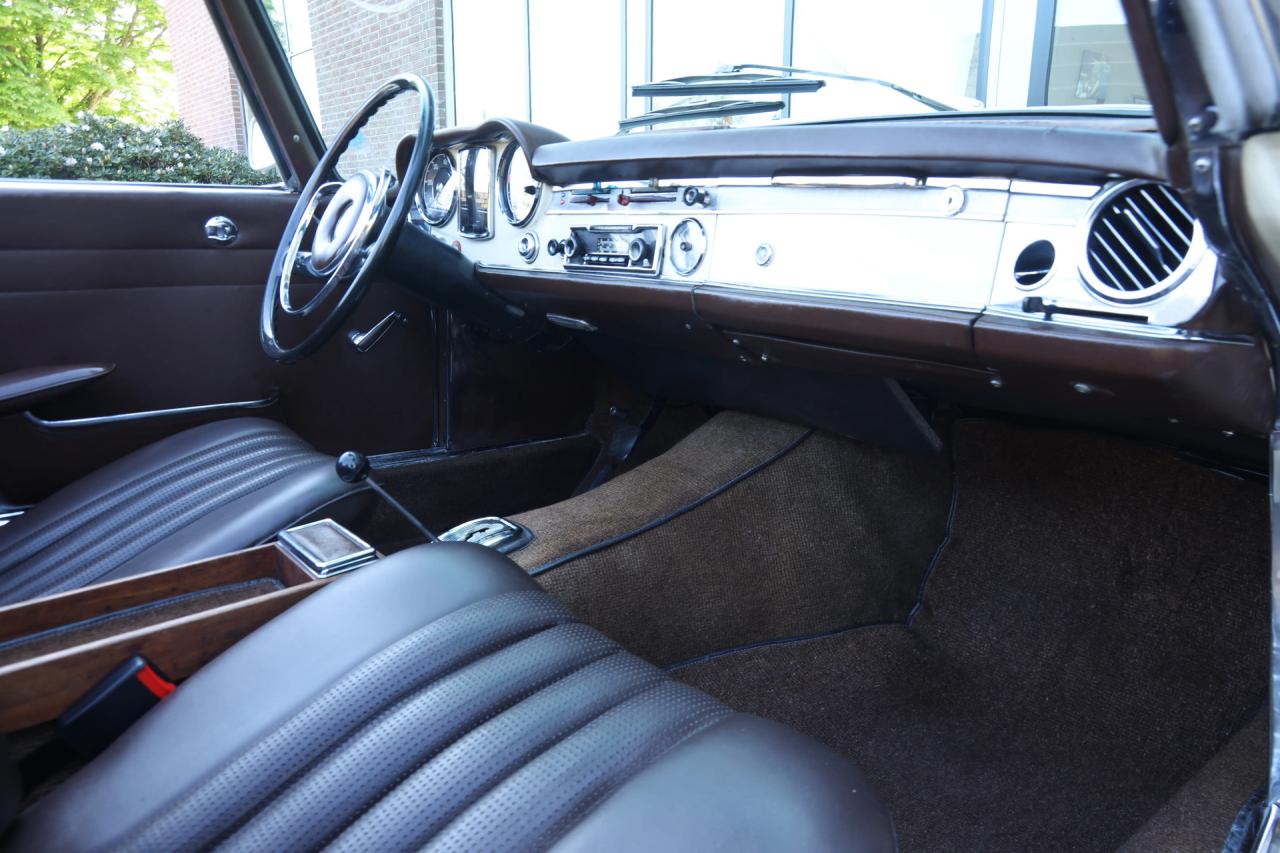 1967 Mercedes - Benz Mercedes Benz 250 SL Pagode