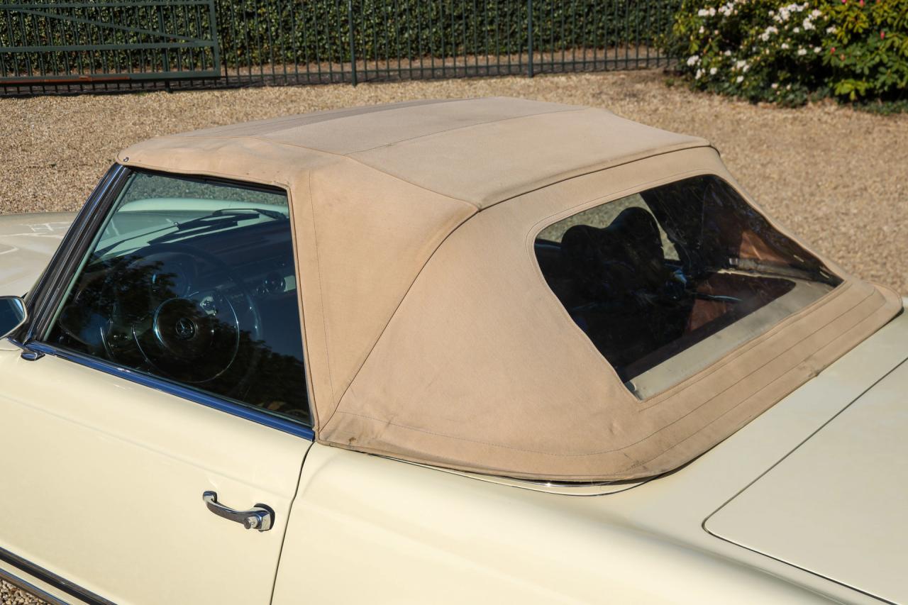 1967 Mercedes - Benz Mercedes Benz 250 SL Pagode
