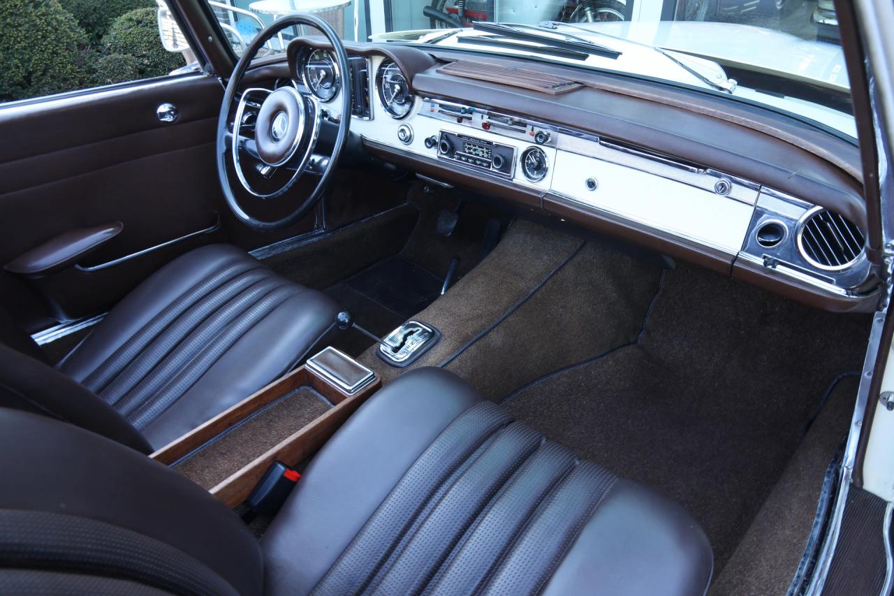 1967 Mercedes - Benz Mercedes Benz 250 SL Pagode