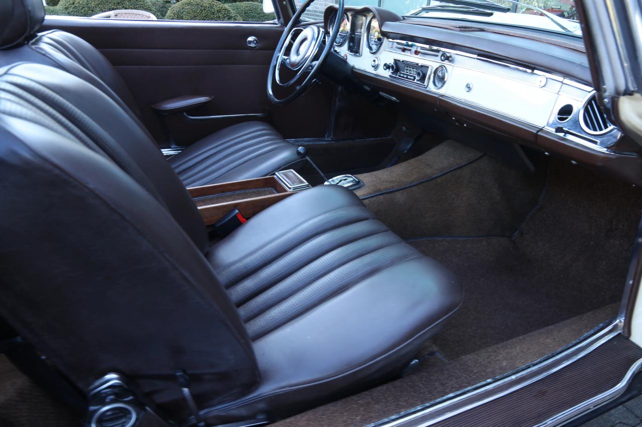 1967 Mercedes - Benz Mercedes Benz 250 SL Pagode