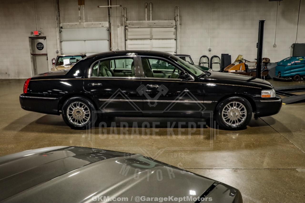 2010 Lincoln Town Car