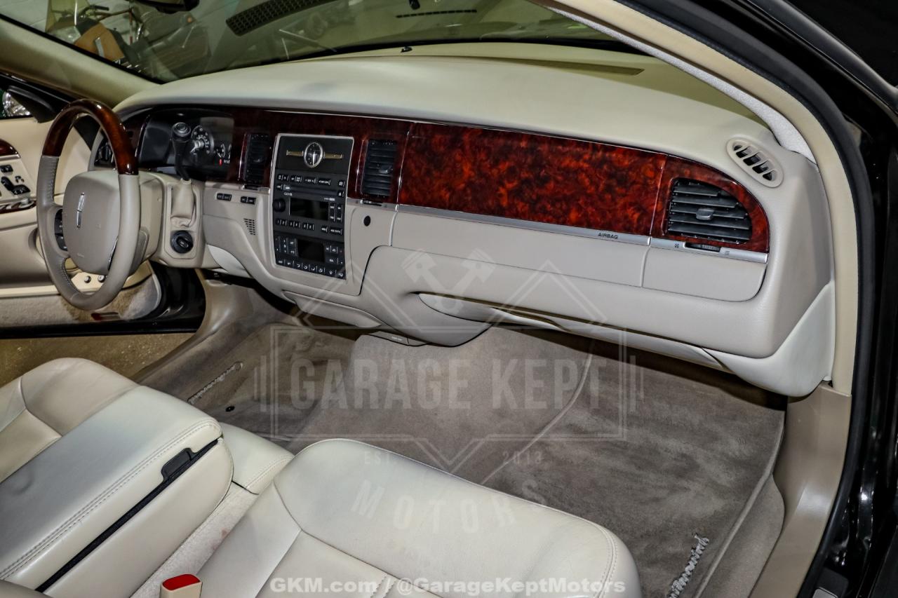 2010 Lincoln Town Car