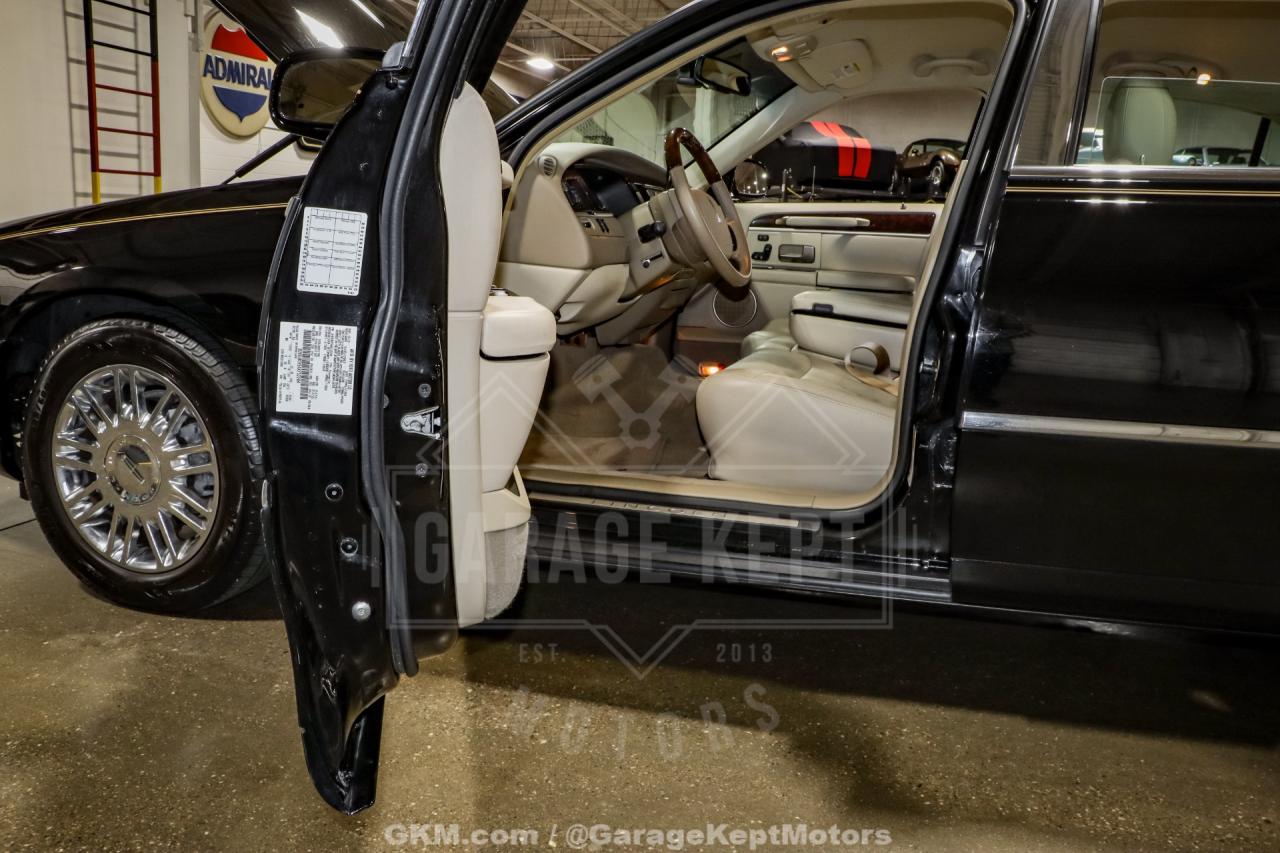 2010 Lincoln Town Car