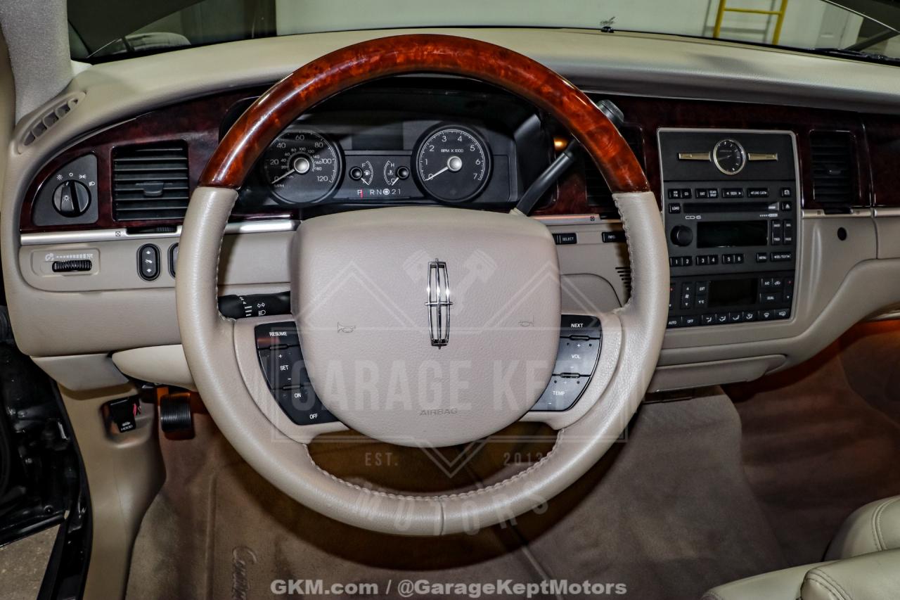 2010 Lincoln Town Car