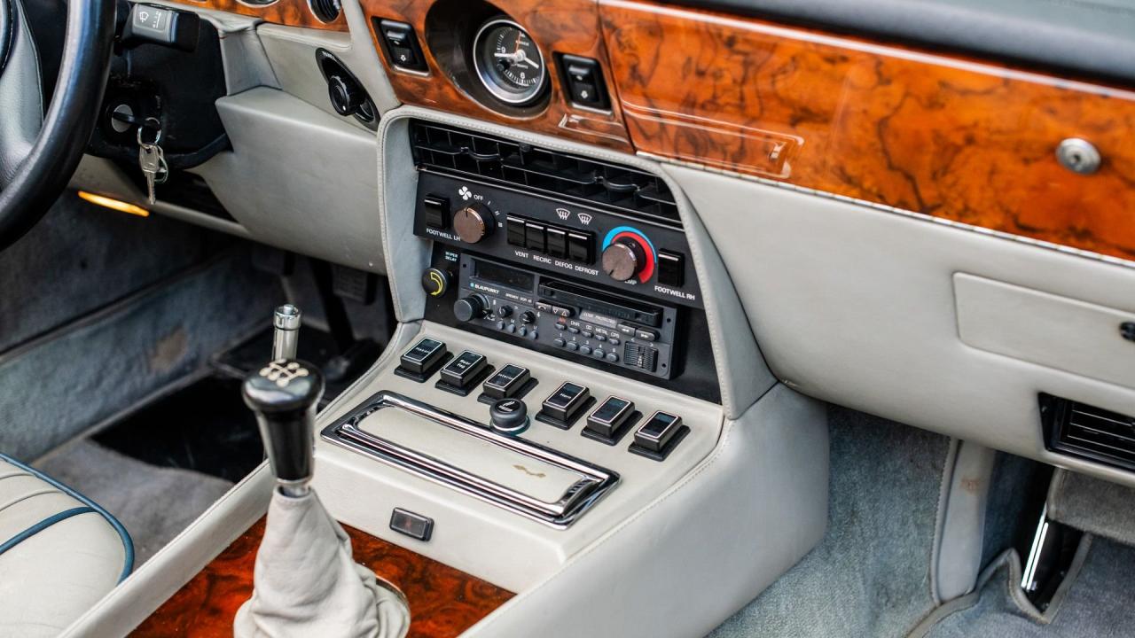 1987 Aston Martin V8 Volante