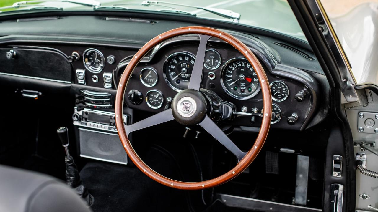 1968 Aston Martin DB6 Volante MKI