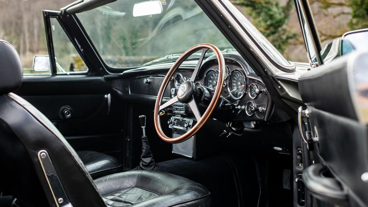 1968 Aston Martin DB6 Volante MKI