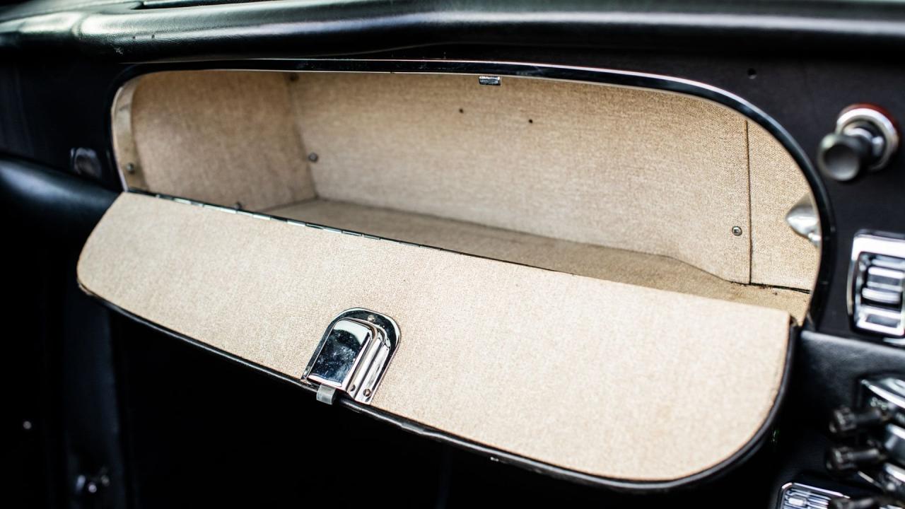 1968 Aston Martin DB6 Volante MKI