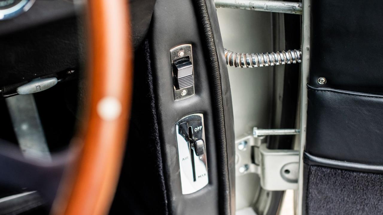 1968 Aston Martin DB6 Volante MKI