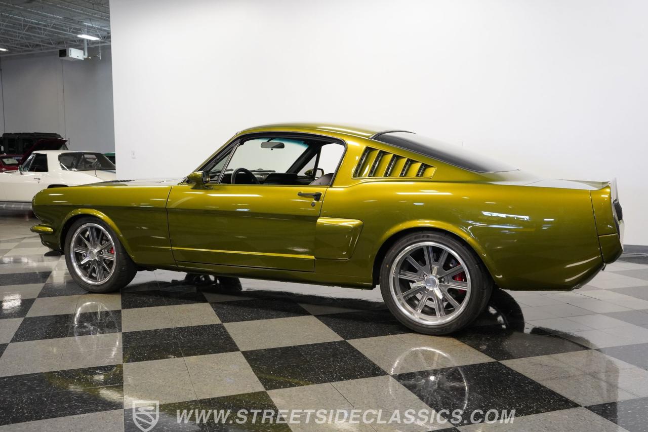 1965 Ford Mustang 2+2 Fastback Restomod